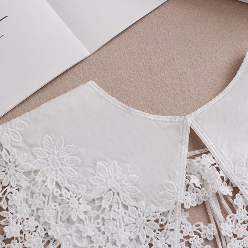 Cổ áo giả thêu hình hoa dùng trang trí cho nữ
 | BigBuy360 - bigbuy360.vn