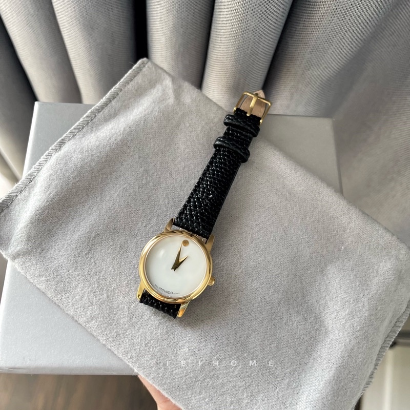 𝗼𝘃𝗮𝗱𝗼 𝗠𝘂𝘀𝗲𝘂𝗺 Đồng hồ nữ dây da đen mặt trắng viền vàng MVD28mm hot hit tặng hộp chống nước