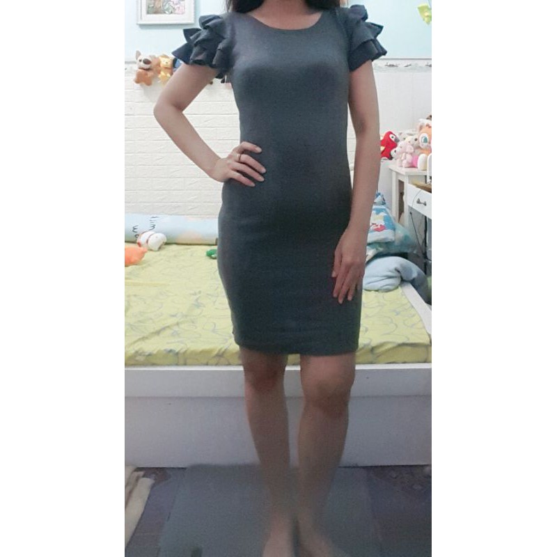 Thanh lý đầm body len màu xam den size M dưới 48kg,