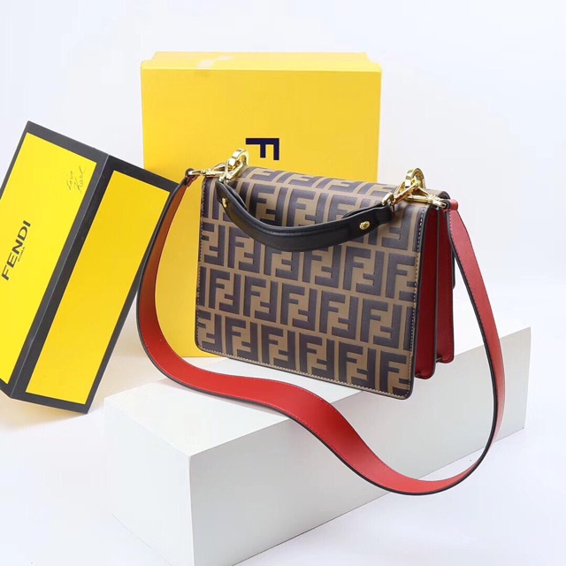 Túi đeo chéo nữ