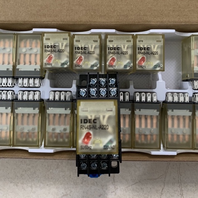 Rơle trung gian 14 chân IDEC RN4S-NL-A220 + đế