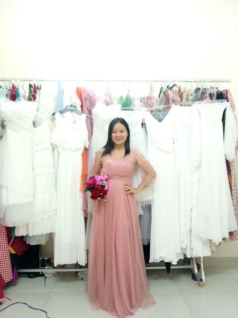 Đầm công chúa hồng, tay dài đính hạt