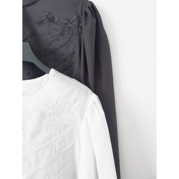 Áo blouse thêu ngực tay phồng 2 màu AfterBefore