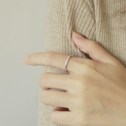 Nhẫn dải 6 đá mảnh BẠC S925 LANN R284