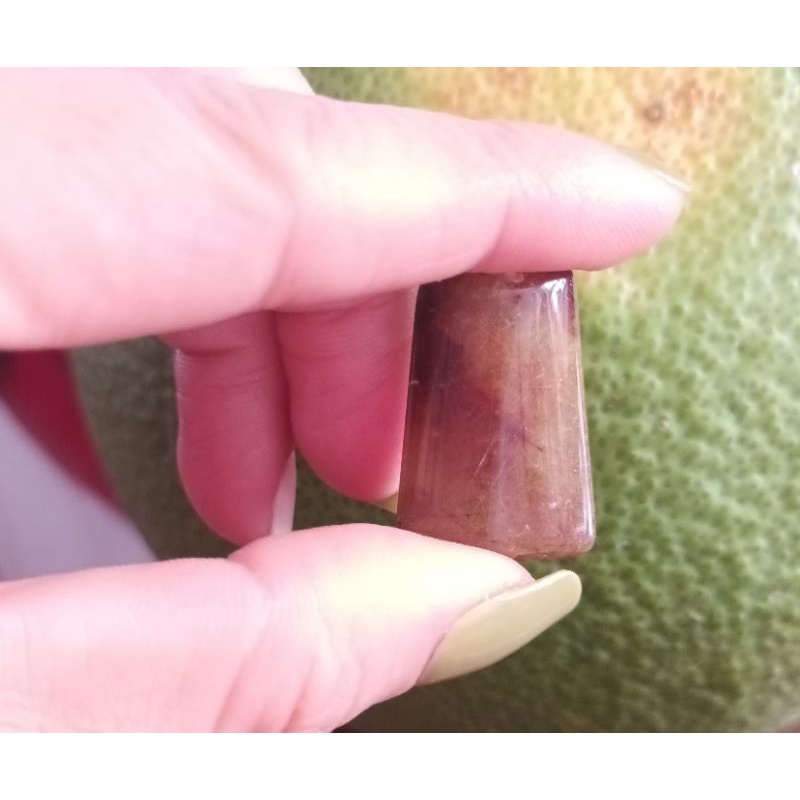 Mặt dây chuyền trụ đá thô tóc đỏ mệnh hỏa thổ