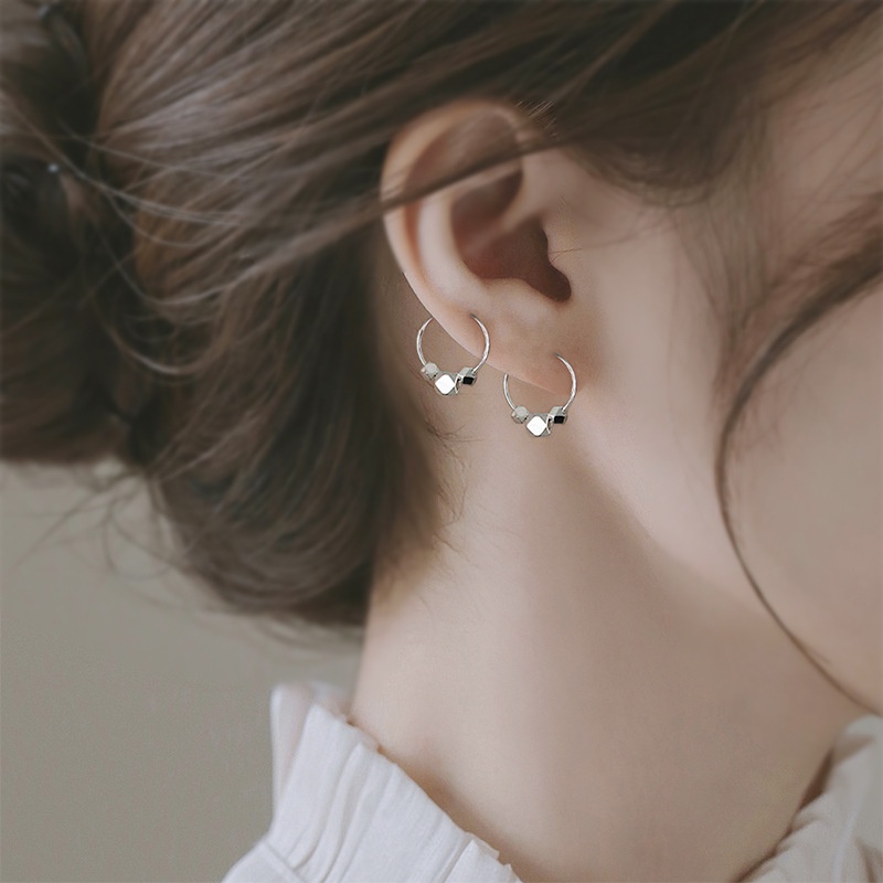1 đôi bông tai mỏng dễ thương