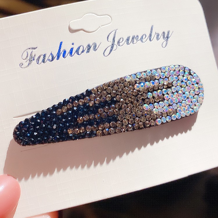 BẤM TÓC MÁI NHỌN GIỌT SÁNG CHO BẠN GÁI ĐÍNH ĐÁ MÀU SÁNG CHẢNH