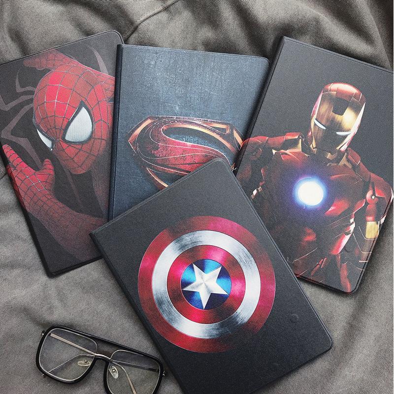 Bao Da Máy Tính Bảng Họa Tiết Marvel Cho Ipad 8th Gen Ipad 7th 6th 5th Gen 9.7 '' 10.2 '' Pro 9.7 '' 10.5 2017 2016 Air 1 2 3 10.5 '' Mini 1 / 2 / 3 / 4 / 5 Bộ 2 / 3 / 4 Ốp Bọc Bảo Vệ Chống Rơi Vỡ Dành Cho Iphone