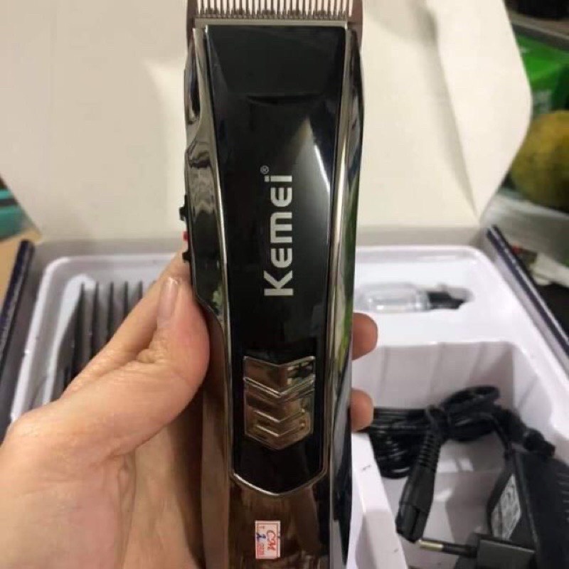 Tông đơ cắt tóc gia đình Tăng đơ cắt tóc cho bé chuẩn salon Kemei KM-2820 thiết kế nhỏ gọn dễ sử dụng an toàn