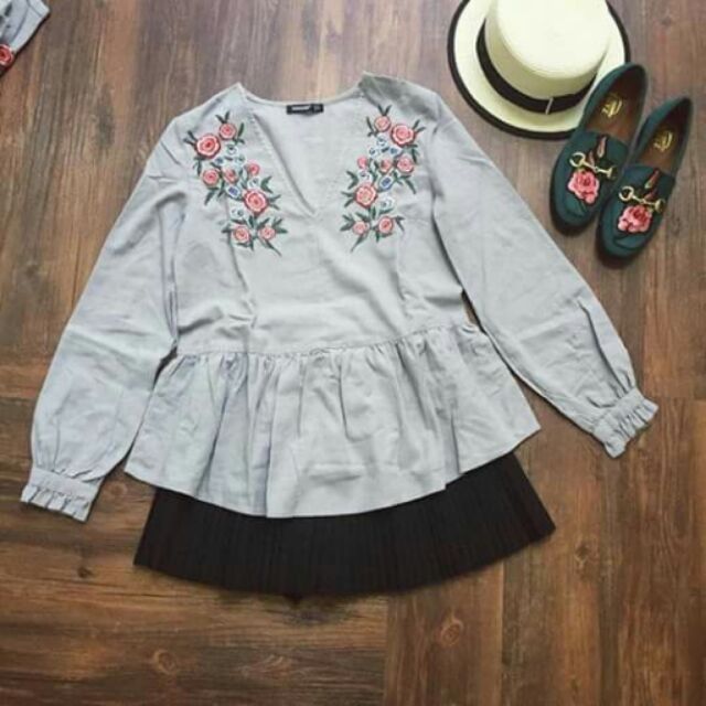 Áo peplum cổ tim thêu