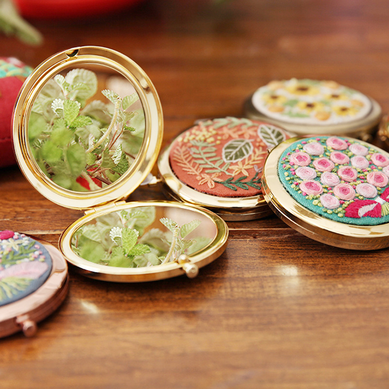 Gương Trang Điểm Họa Tiết Kiểu Thêu Đẹp Mắt