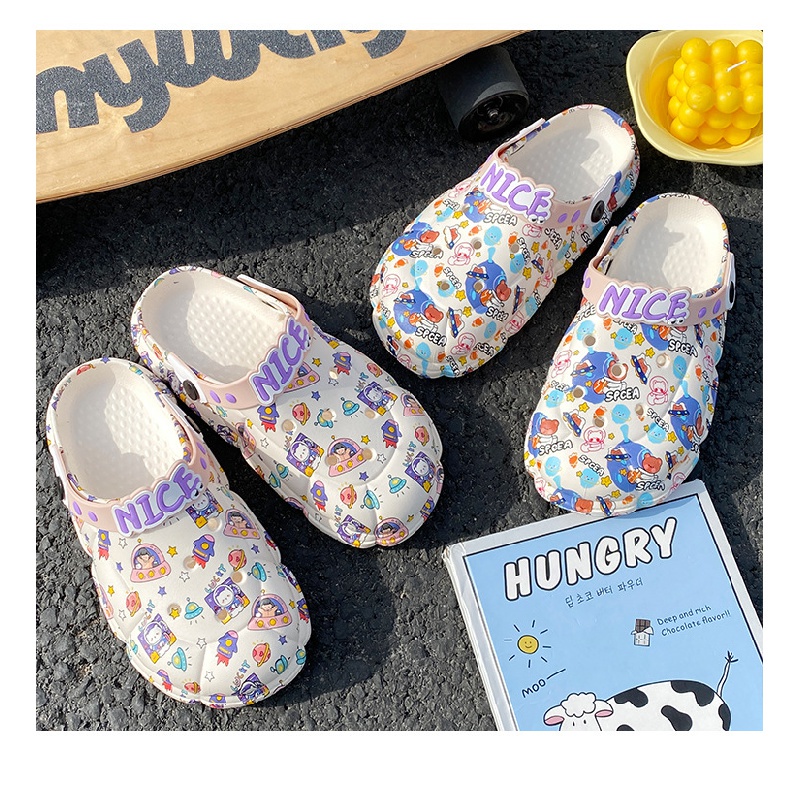 Dép Sandal Đục Lỗ Đế Dày Mềm Mại Chống Trượt Họa Tiết Hoạt Hình Thời Trang Mùa Hè Cho Nữ