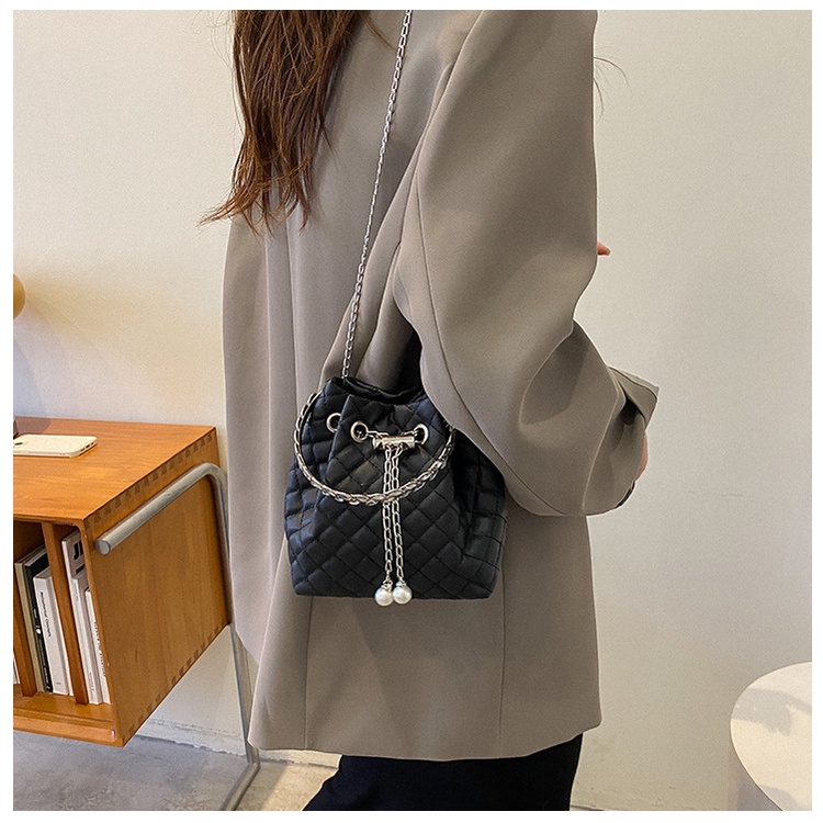 Túi xách JASMIN NOIR phối dây xích họa tiết kẻ sọc chần bông thời trang nữ