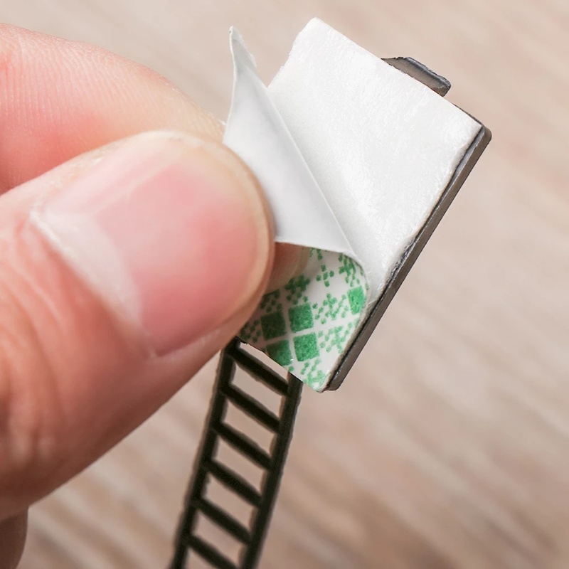Dụng Cụ Kẹp Giữ Dây Cáp Sạc USB Dán Bàn Chất Lượng Cao Tiện Dụng