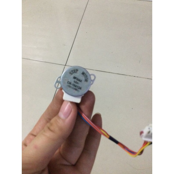 motor vẩy đảo gió điều hòa chân trung