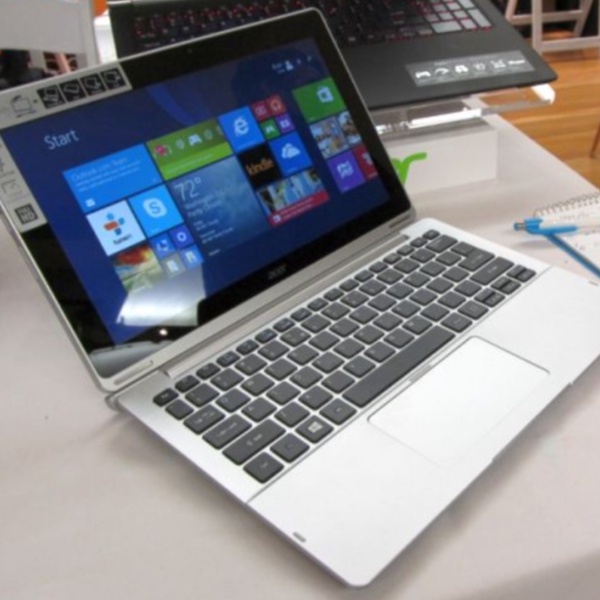 Acer Aspire Switch 11 Core i3 gen 4 Full HD ram 4gb laptop 2 in 1 cảm ứng window 10 cực mượt
