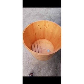 Bồn tắm tròn gỗ thông