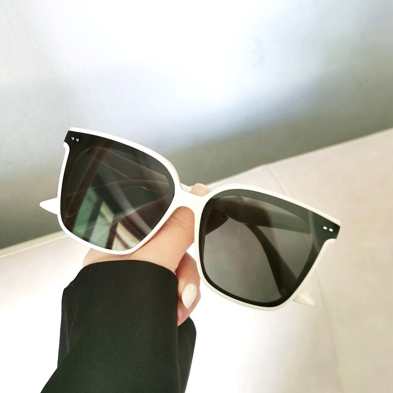 Kính Mát Thời Trang Đi Biển Cho Nữ Mã 2021