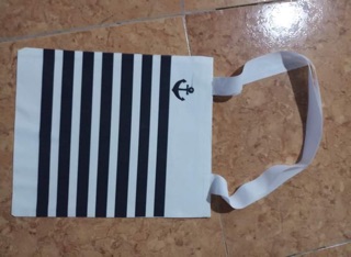 Túi kẻ đen trắng Tr&Đ