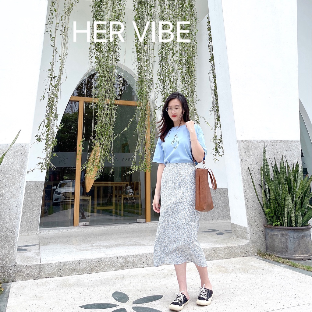 Set đồ váy hoa nhí áo thun cotton cổ tròn tay lỡ gồm chân váy voan + áo phông t-shirt xinh xắn Her Vibe