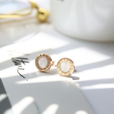 BÔNG TAI TITAN LA MÃ TRẮNG2