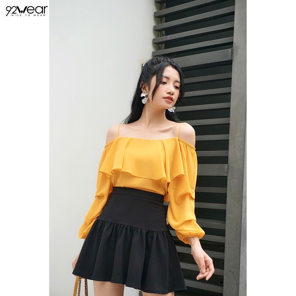 Chân váy ngắn 92WEAR màu đen, đủ size, dáng xòe thân dưới rút dúm JXW0800
