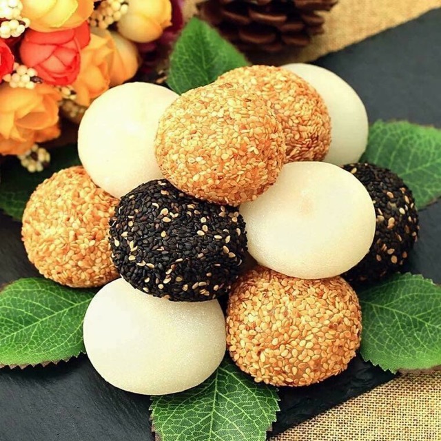 Mochi Nhật ăn như nào thì bánh nhà em mochi ngon nvay :))))  Mochi vừng hàng siêu thị về nhiều ai ăn cmt mai e trả đơn n