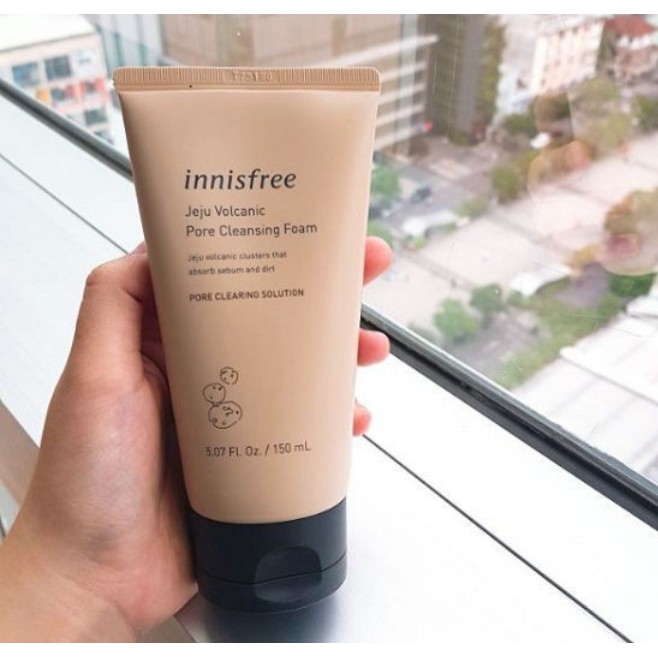 Sửa Rửa Măt Bùn Khoáng Tro Núi Lửa Innisfree