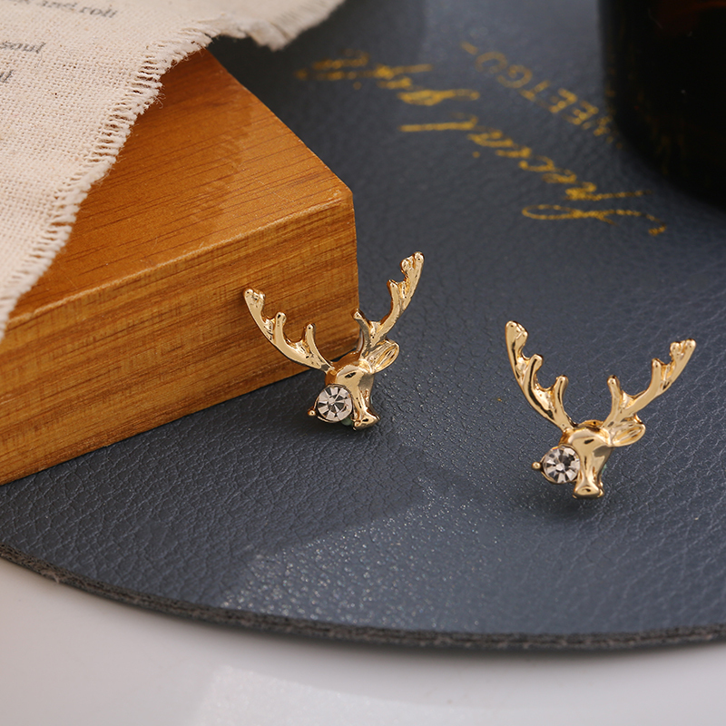 Khuyên tai họa tiết hươu dễ thương