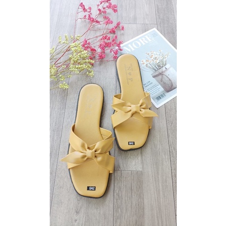 dep bệt nơ đầu tròn có nhìu màu xịn xò. bao bền đẹp. nắng mưa đều mang được. cam kết như hình. ( hình tự chụp )