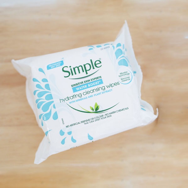 Khăn Ướt Tẩy Trang Làm Sạch Sâu Cho Da Nhạy Cảm Simple Kind To Skin Cleansing Facial Wipes (25 Tờ)