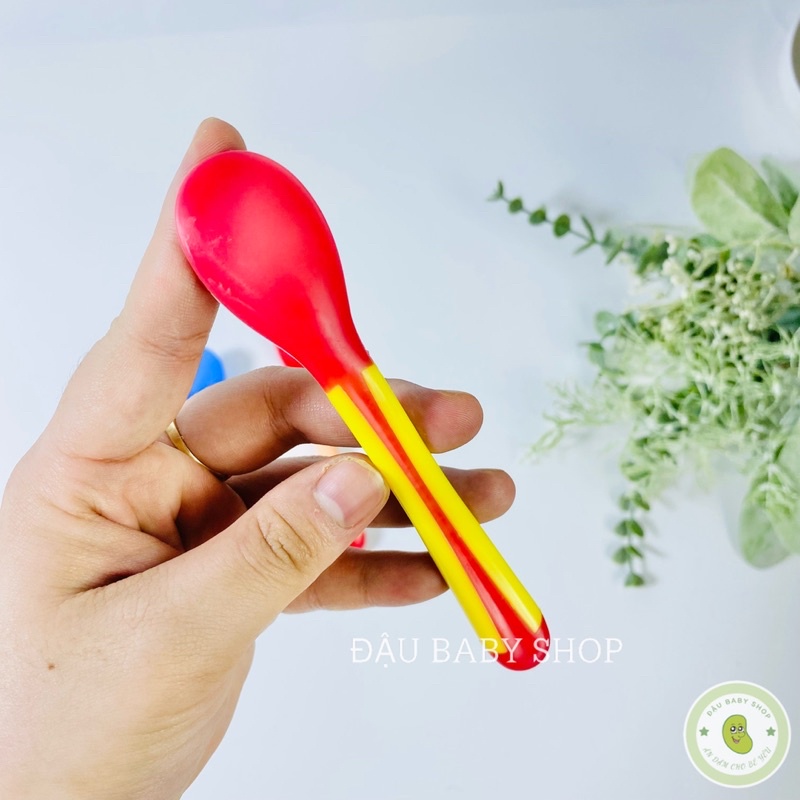 Thìa ăn dặm báo nóng thông minh cho bé