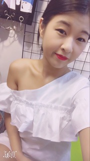 Váy trễ vai bèo ngực