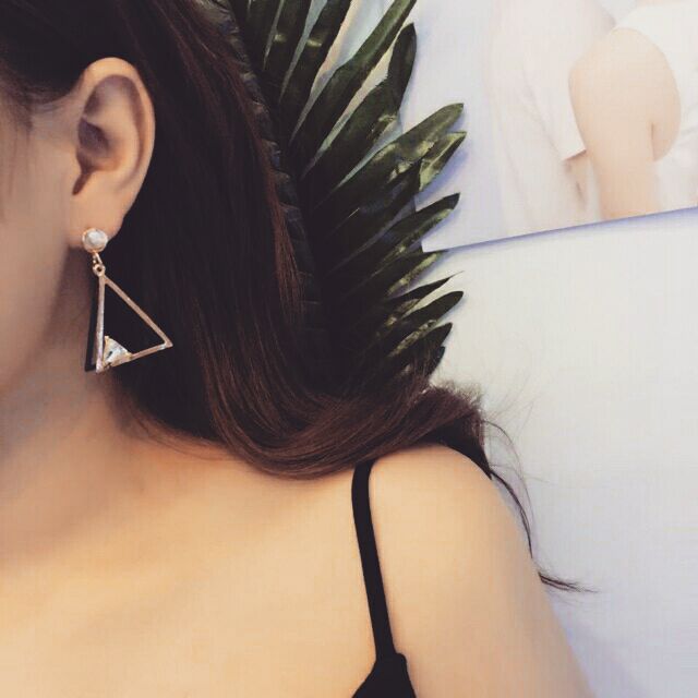 Khuyên tai tam giác bạc