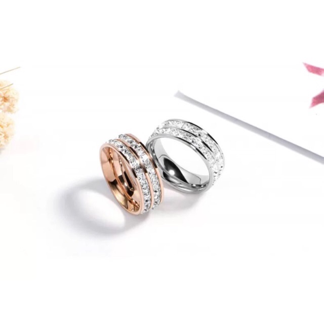 Nhẫn Titan Ko ĐEn 2 Hàng Xoàn Full Đá NT072