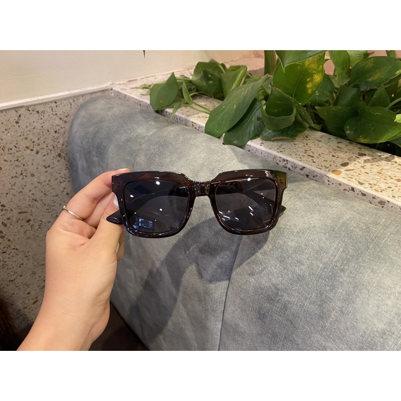 Kính HM hàng chuẩn auth, có mail mua hàng chính hãng