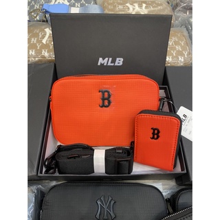 Túi đeo chéo mới của nhà MLB