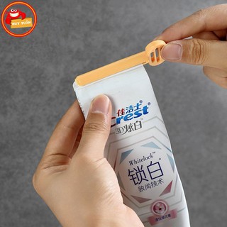 Dụng cụ nặn kem đánh răng dán tường có giá kẹp bàn chải đa năng tiện dụng (NKDT03)