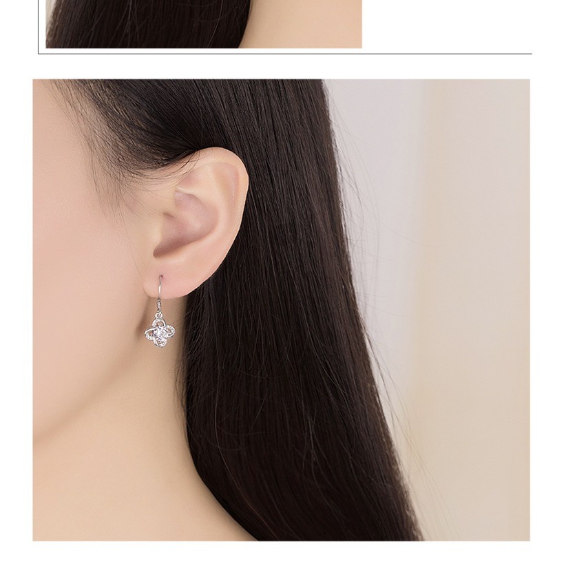 Bông Tai Mạ Bạc 925 Hình Cỏ Ba Lá Đính Ngọc Trai Phong Cách Hàn Quốc