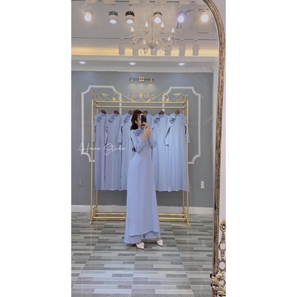 ÁO DÀI LỤA TÂY THI CAO CẤP ĐÍNH HOA VÀ HÀNG CÚC CÁCH ĐIỆU HAI BÊN QUÁ NÉT