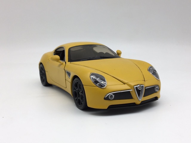 Xe Mô Hình Alfa Romeo 8C Competizione 1:24 Welly