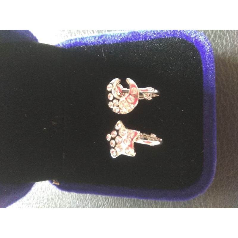 Bông tai trăng sao