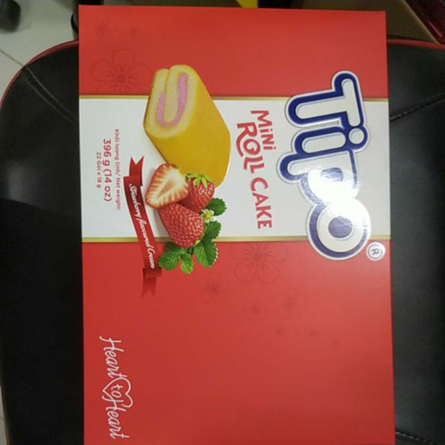 Bánh tipo mini roll cake vị dâu