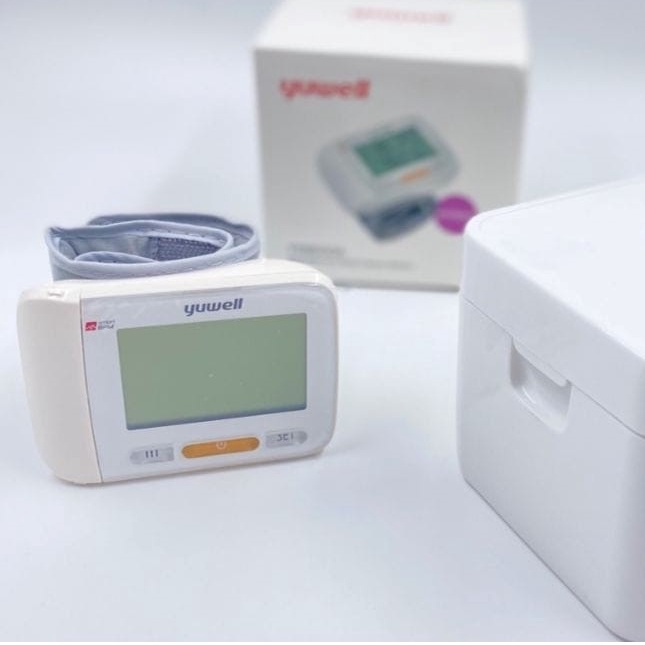 Máy đo huyết áp cổ tay YUWELL YE8600A lưu 60 kết quả đo - Nhập khẩu chính hãng - Bảo hành 5 năm