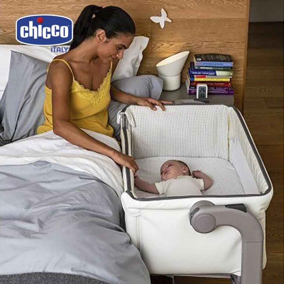 Cũi kề giường đa năng Chicco Next2me Magic màu ghi