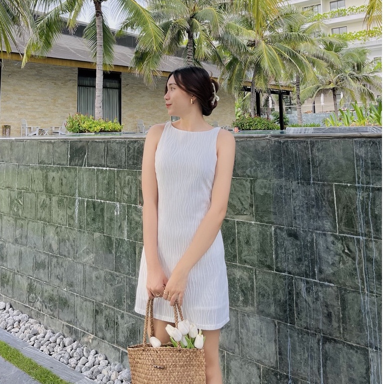 Váy cami dây chéo lưng trắng đen
