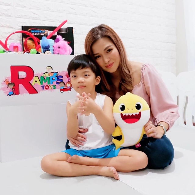 Cá vàng baby shark 29cm