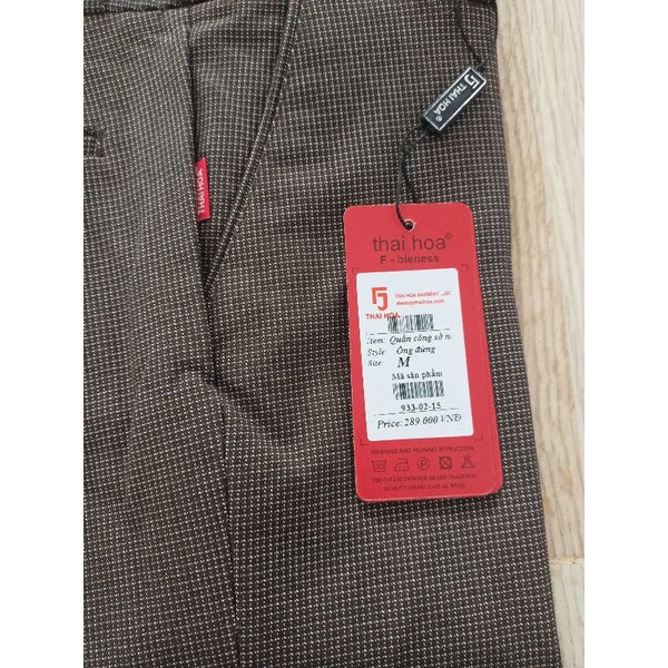 Quần tây Thái Hòa sọc caro fom ống đứng.