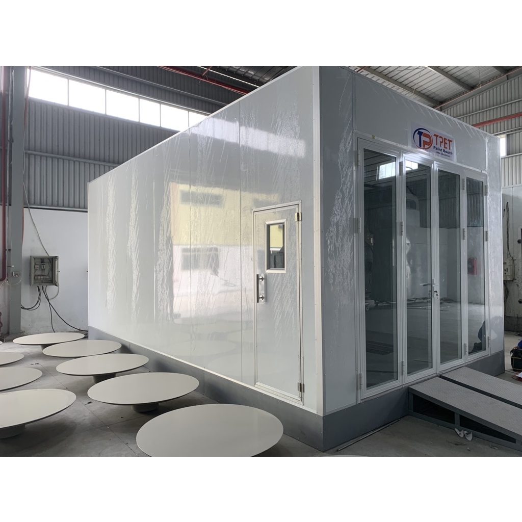 Phòng sơn sấy hút âm + cửa kính ô lớn nhôm Xingfa