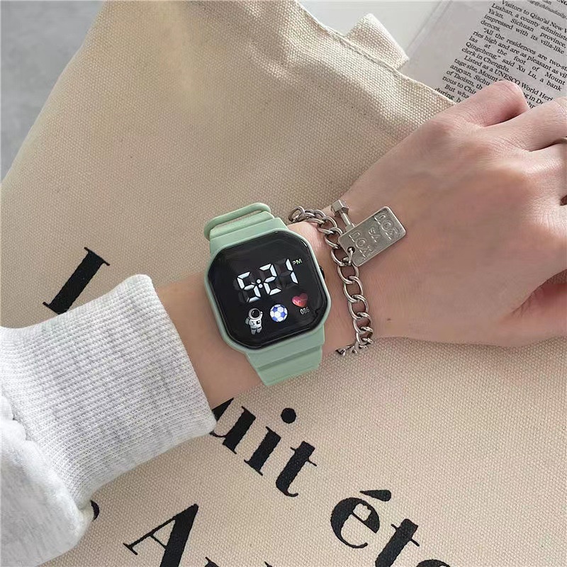 Đồng Hồ Analog Máy Quartz Dạ Quang Chống Nước In Hình Phi Hành Gia Hoạt Hình Cho Trẻ Em